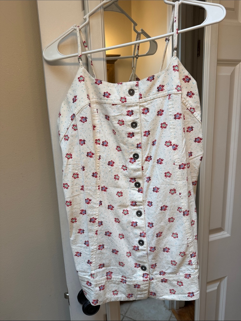 Urban Outfitters Women's Cream Floral Button-Front Cami shirt